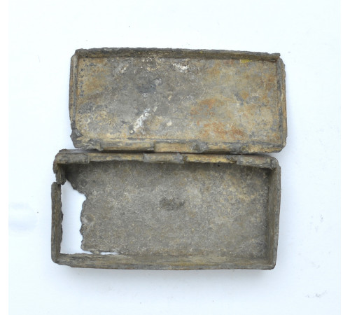 officier tin snuff box with an elephant