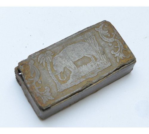 officier tin snuff box with an elephant