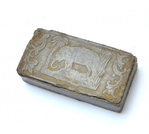 officier tin snuff box with an elephant